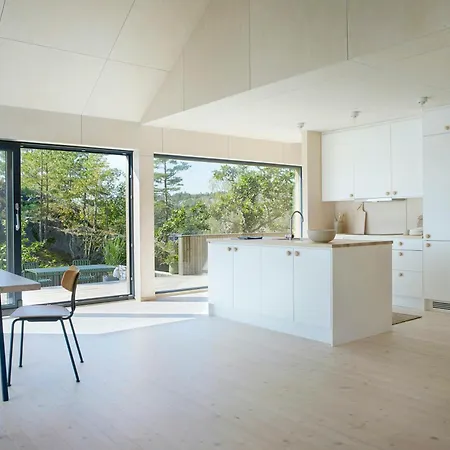 Architect-designed By The Sea In Akvag Holiday home Risor