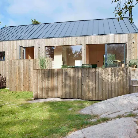 Architect-designed By The Sea In Akvag Risør